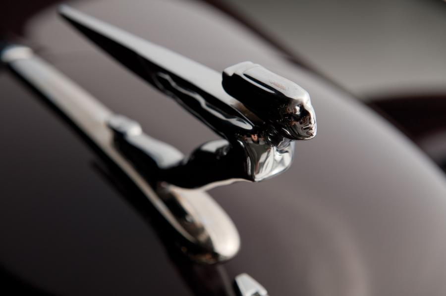Логотип Auburn 852 SC Convertible Coupe 1936 года  (фото 7 из 50)